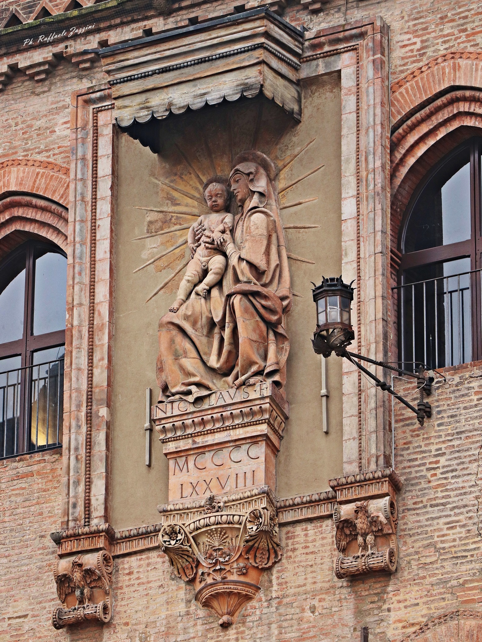 Madonna con il Bambino (Niccolò dell'Arca - 1478)